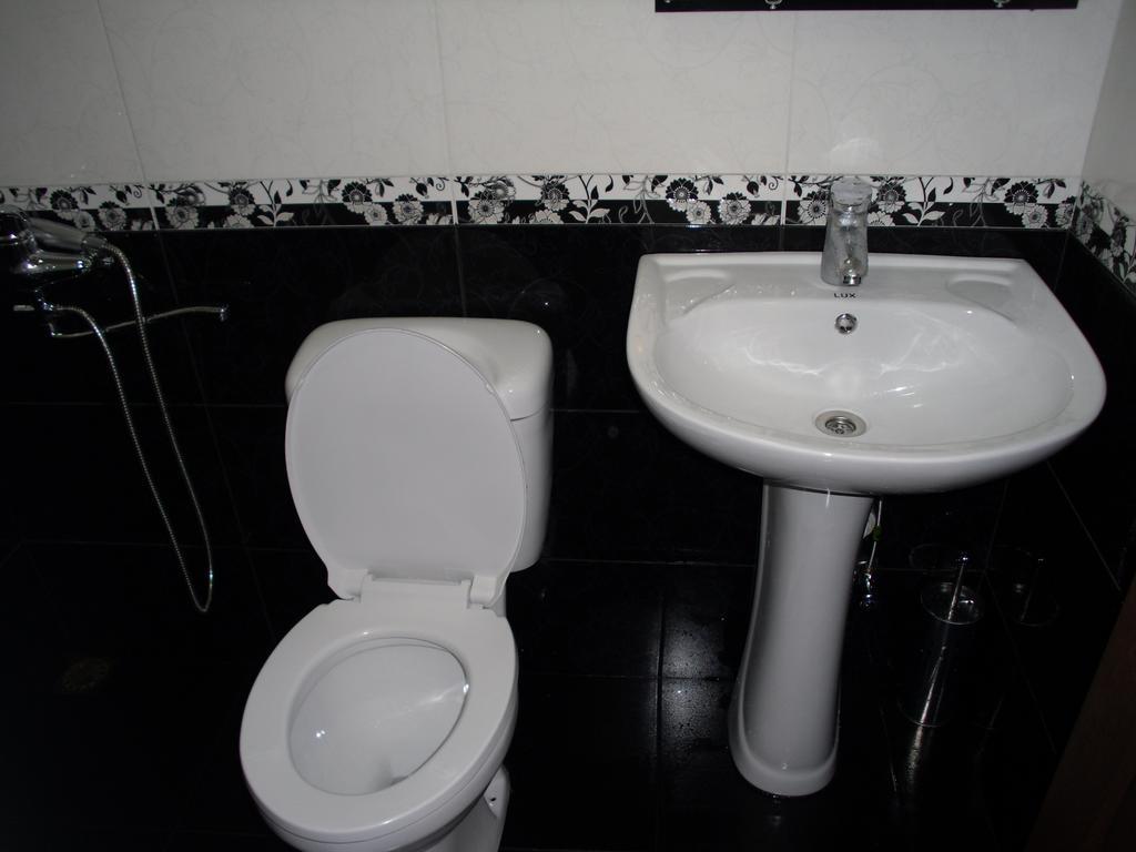 Suliko Guest House Batumi Eksteriør billede